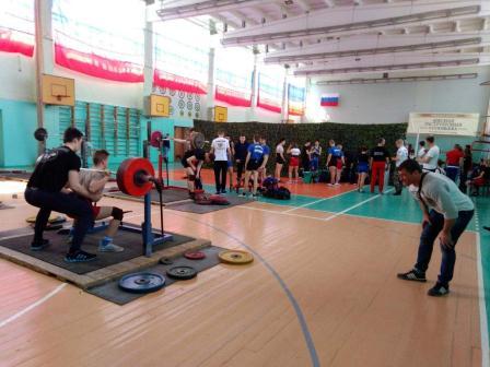 Три тбилисских спортсмена завоевали золото в Первенстве ЮФО по пауэрлифтингу